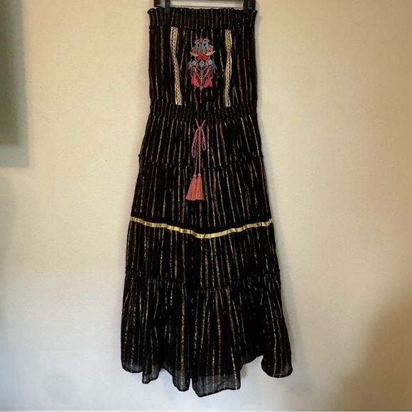 VENUS Dresses & Skirts - Y2K Boho Peasant Maxi Dress Embroidered Strapless
Smocked Tiered Venus
Beachy